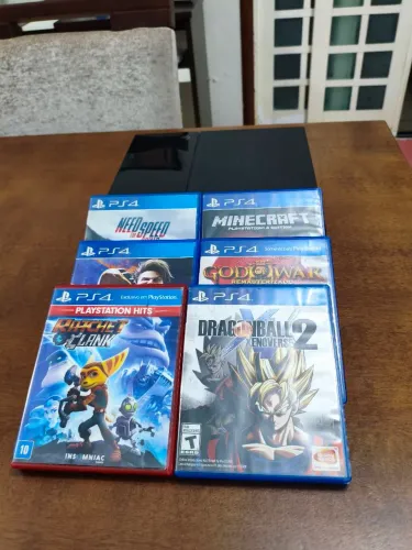 Ps4 com 6 jogos (SEM CONTROLE)
