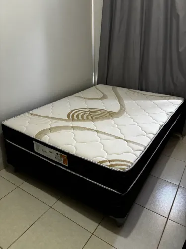 CAMA CASAL EXTREMAMENTE NOVA Montreal Master 2 Molas ensacadas