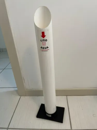 Lixo para descarte de copos 
