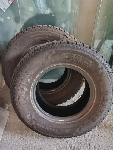 Pneus 265/70 R16