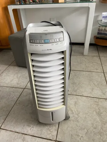 Umidificador CLEAN AIR ELETROLUX R$ 300,00 reais