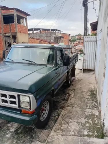F1000,1986,motor 229,bomba boche diferencial: rodagem dupla, 4 pneus zero 