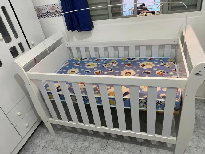 Berço que vira cama