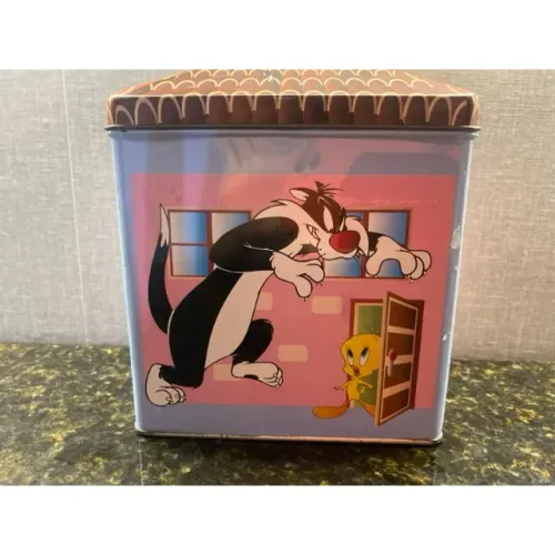 Caixa de lata antiga em forma casa com cena de Looney Tunes.