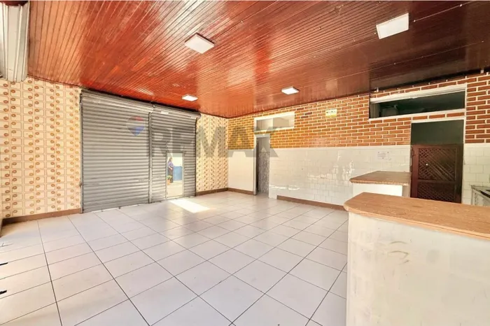 Imóvel Comercial para Locação na Rua Ó de Almeida - Localização Estratégica e Alto Potenci