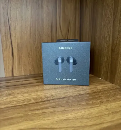 Galaxy Buds 4 Pro Novo na caixa.