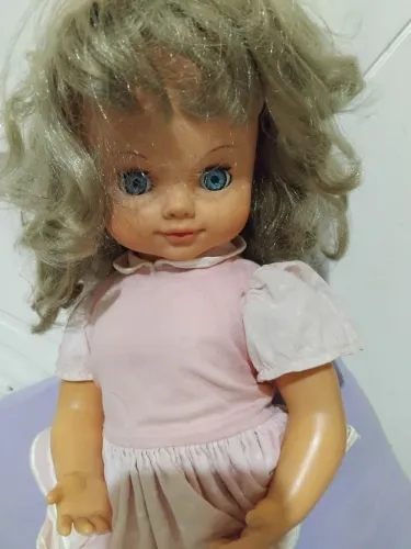 Boneca mãezinha, nao tem a peça que da a corda, calcinha e vestido original