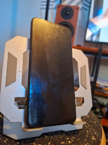 Moto g42 - Bateria estufada (retirada de peças)