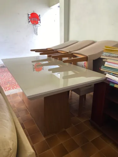 MESA COM 6 CADEIRAS E TAPAO DE VIDRO