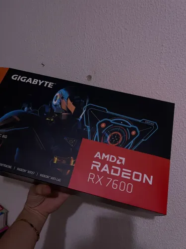 Placa de Vídeo RX 7600 GAMING OC 8G AMD Radeon Gigabyte, 8GB, GDDR6, 128bits, RGB -