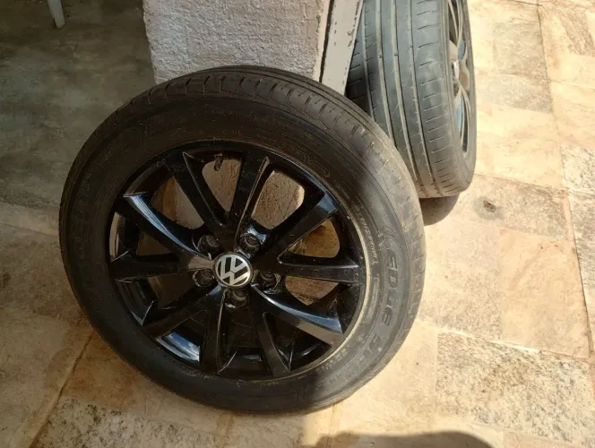 Pneus com rodas
