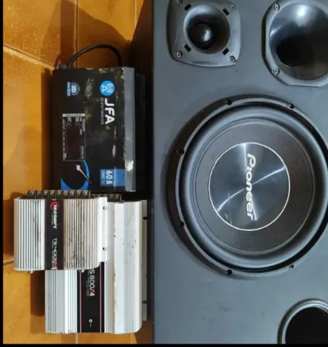 ? Subwoofer Pioneer ? Driver + tweeter JBL ? Módulo Taramps TS 800x4 ? Fonte JFA 60A ? Cai