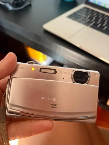 Fujifilm Finepix Z90 (+ bateria e carregador, funcionando perfeitamente! só marcas de uso)