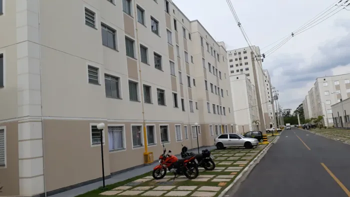 Aluga lindo apto no Mogilar, Condomínio Miraflores, 2 dormitórios, 1 suíte, 1 vaga, 55 M².