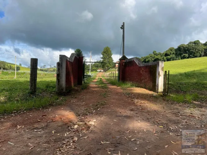 Fazenda para Venda em Caldas, rural, 3 dormitórios, 2 banheiros, 3 vagas