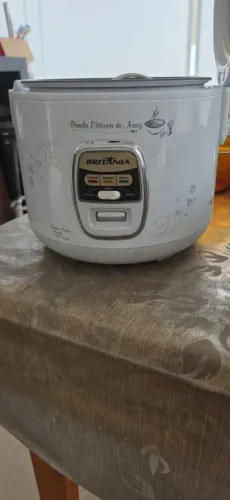 Vendo panela eletrica de arroz Britânia.,10 xicaras