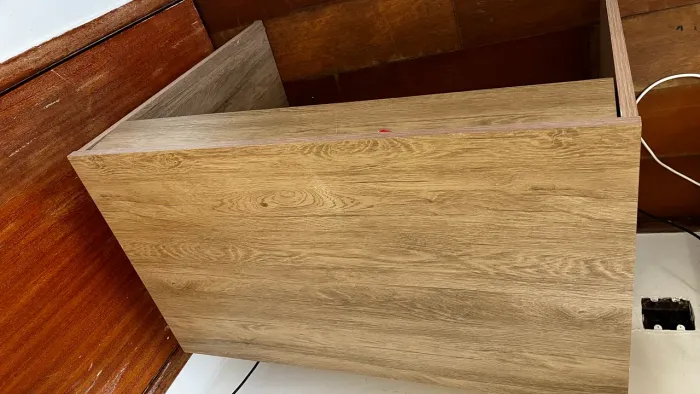  Vendo Escrivaninha / Mesa de Estudos Compacta (Tons de Madeira)