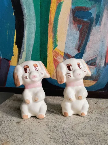 par de estatuetas 1950 Kitsch cachorrinhos pintados a mão vintage antigo antiquario decor