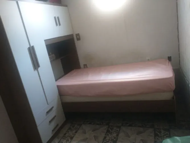 guarda roupa solteiro com 04 portas com cama acoplada com baú 