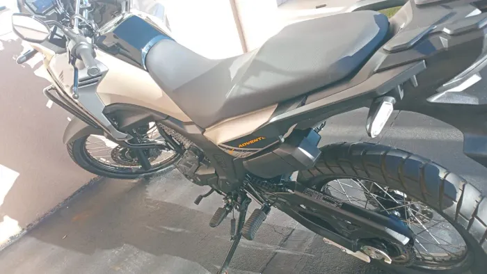 Vendo moto sahara enterresados ligar *.