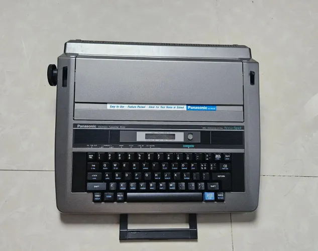 Máquina de Escrever Eletrônica / Panasonic 
