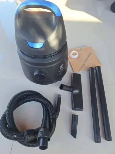 Aspirador de pó e água 