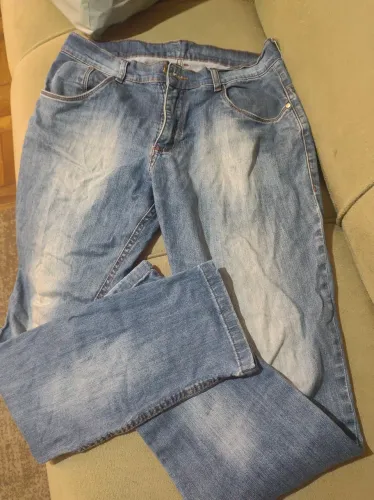 4 calças jeans tamanhos 40. 30 reais