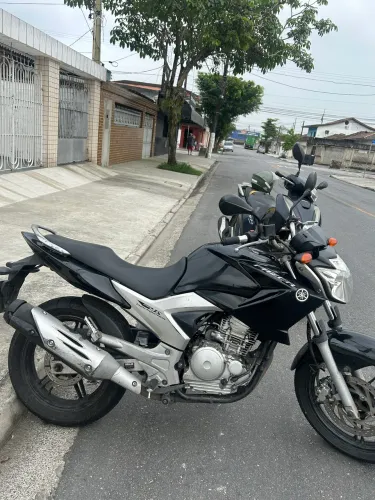 Fazer 250 preta 