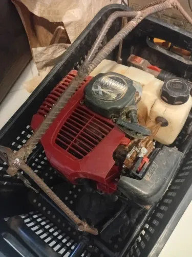 Perfurador de solo a gasolina