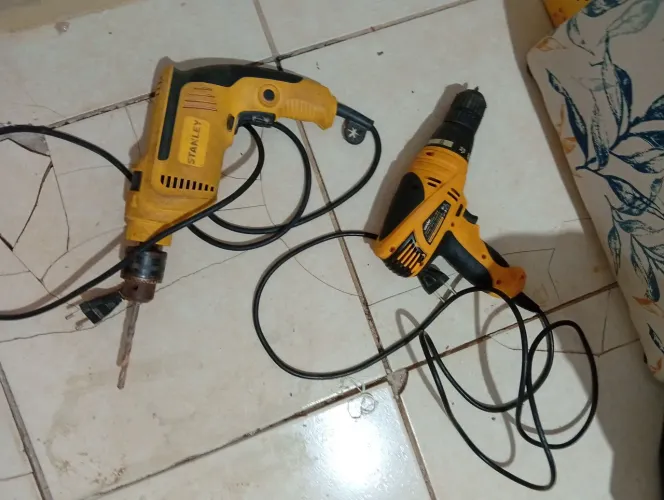 Vende-se furadeira e parafusadeira
