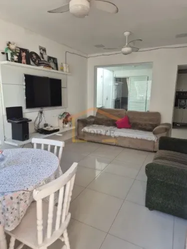 Sobrado, 3 quartos, sendo 2 suites, 2 vagas de garagem. 88m² Água Fria