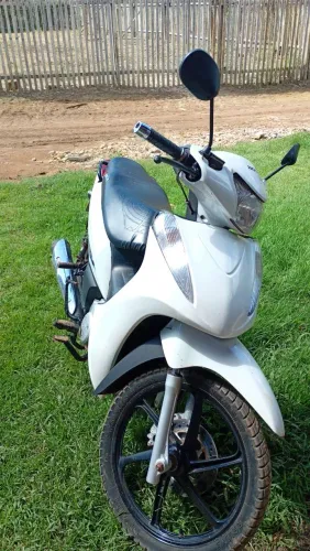 Vendo moto biz, legalizada até no outro ano 