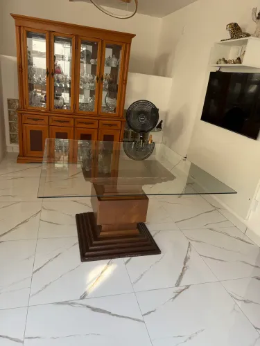  Mesa com tampo de vidro 