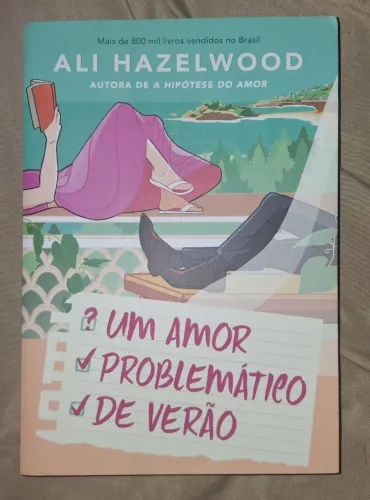 Livro Um Amor Problemático de Verão
