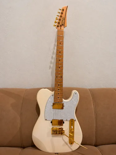 Guitarra Seizi Katana Kabuto TL Telecaster Branca com Ferragens Douradas