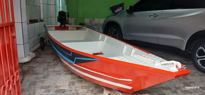 VENDO BOTE DE ALUMÍNIO 4,5M / 1,20 L + MOTOR MERCURY 9.9 NOVO NUNCA USADO R$ 13,500,00
