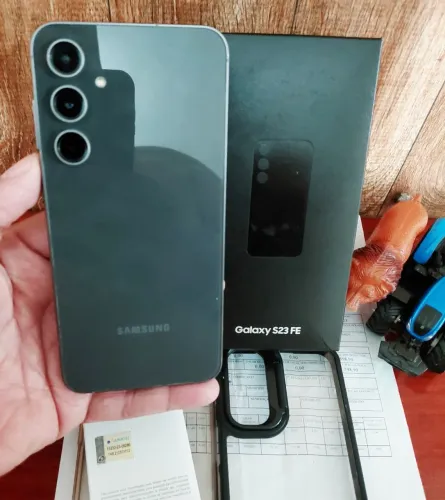 Galaxy 23 FE 5G//256 GB//Filma 8K//NFC//I.A//Completo com NF!!