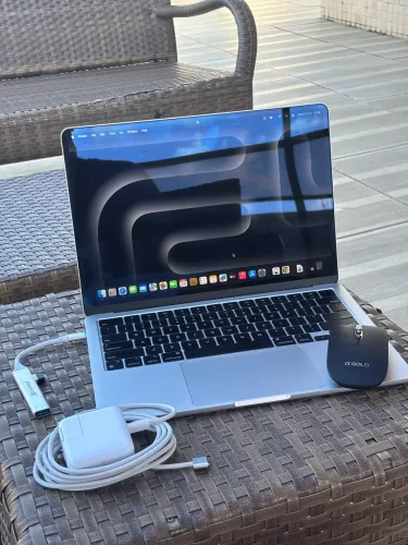 MacBook Air M3 - Estado de Novo | Apenas 20 Ciclos de Bateria | 3 Meses de Uso