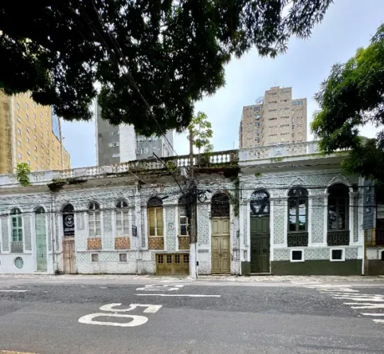 Casarão histórico de 2 pavimentos com piscina - moradia ou comercial - Av. Nazaré