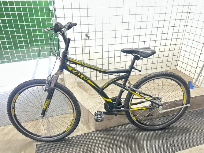 Bicicleta Caloi Andes aro 26, suspensão dianteira, em bom estado.?
