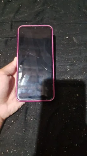 Venda rápida de um moto e7, com leve trinco na película