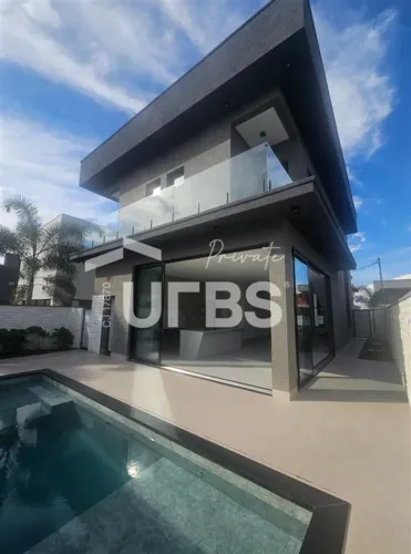 Sobrado à venda | Parqville Jacarandá | 4 suítes | 230 m² | Piscina aquecida | 4 vagas