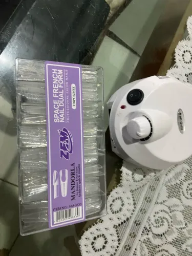 Beleza e cuidado com unhas.