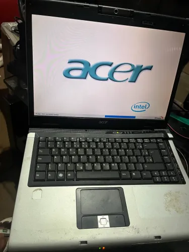 notebook Acer Aspire com defeito 