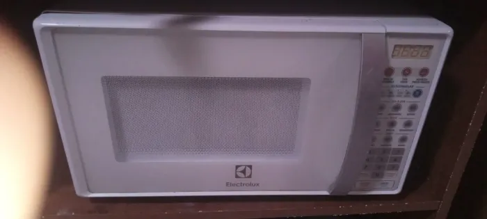 Vendo microondas semi novo.
