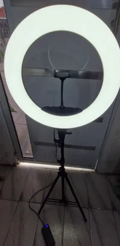 Ring Light LED Grande com Tripé Regulável e Suporte para Telemóvel / Smartphone
