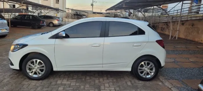 Chevrolet Onix Hatch LS 1.0 8V Flex Power Mec. 4P 2016