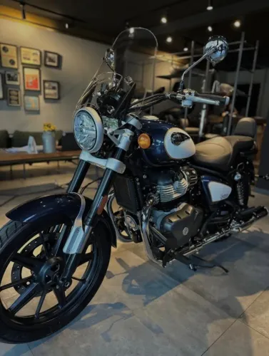 ROYAL ENFIELD SUPER METEOR 650 CELESTIAL BLUE 