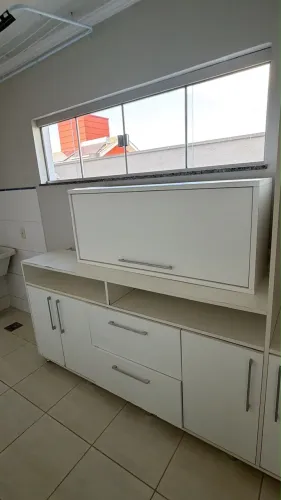 Vende-se armário/gabinete em MDF em bom estado.