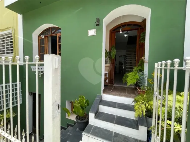 Casa de vila com 3 quartos à venda em Cambuci - SP